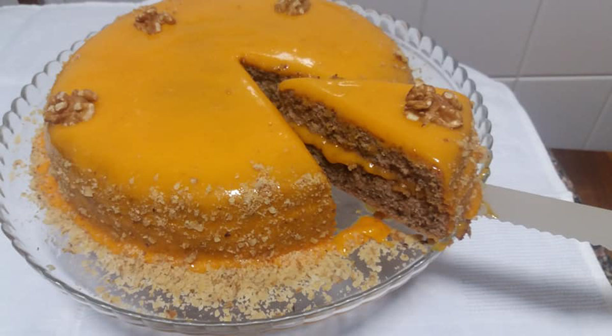 Bolo de noz doce de ovos fica tão bom que vai ser difícil não